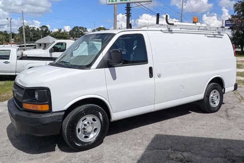 2011 Chevrolet Express 2500 Cargo Van photo 1