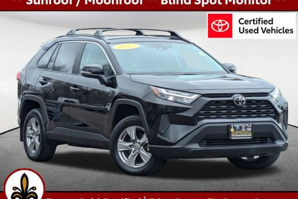 2023 Toyota RAV4 XLE photo 1