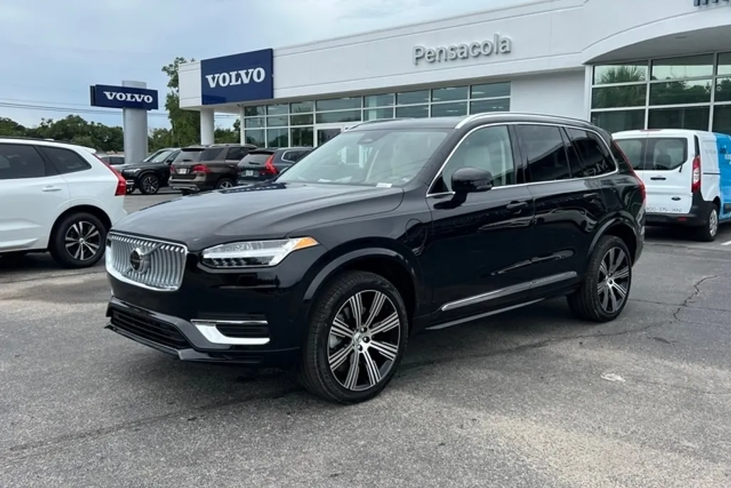 2025 Volvo XC90 T8 Plus photo 1