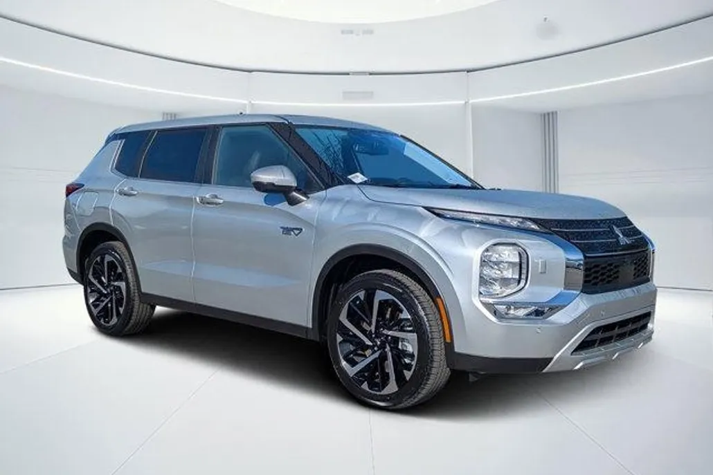 2025 Mitsubishi Outlander SE photo 1