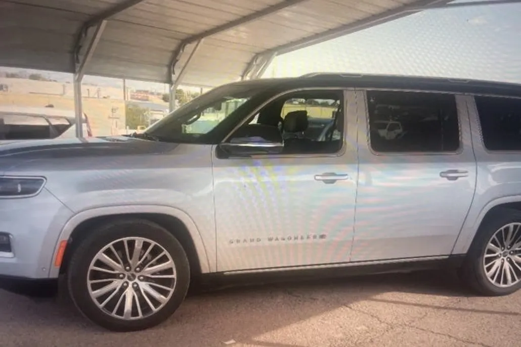 2024 Jeep Grand Wagoneer L III photo 1