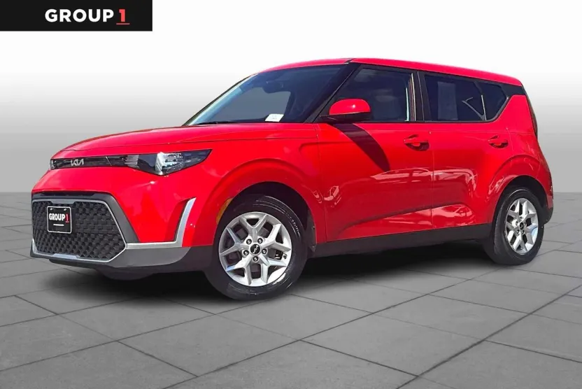 2023 Kia Soul LX photo 1