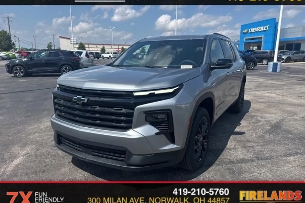 2025 Chevrolet Traverse photo 1