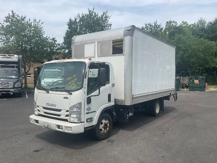 2019 Isuzu NPR photo 1