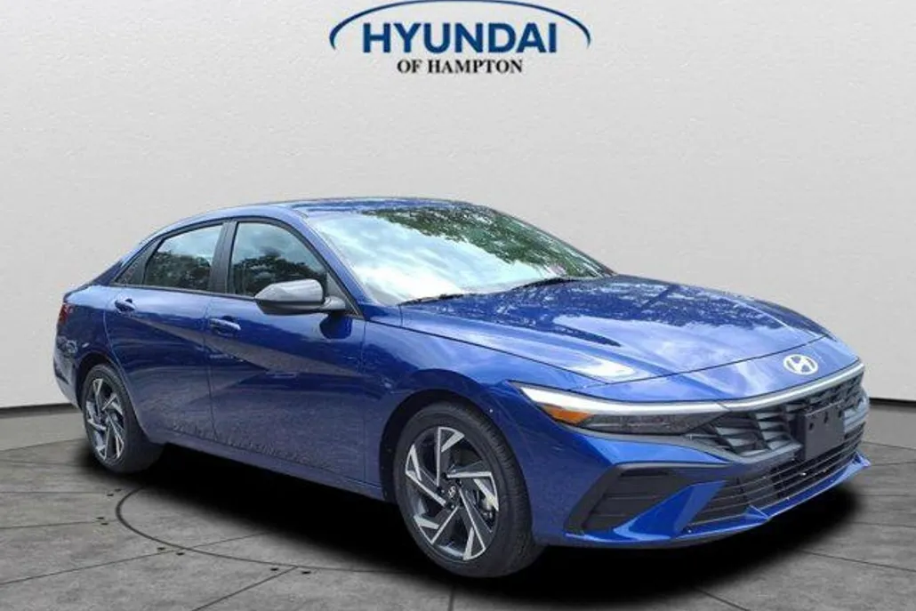 2025 Hyundai Elantra SEL Sport photo 1