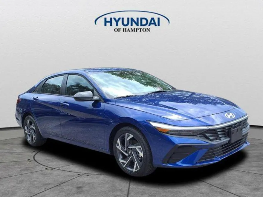 2025 Hyundai Elantra SEL Sport photo 1