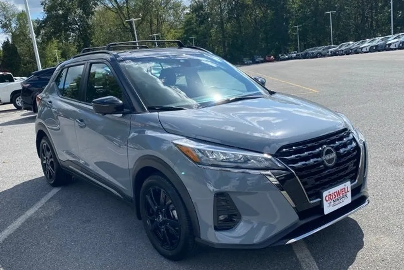 2024 Nissan Kicks SR photo 1