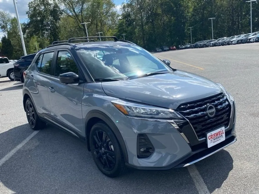 2024 Nissan Kicks SR photo 1