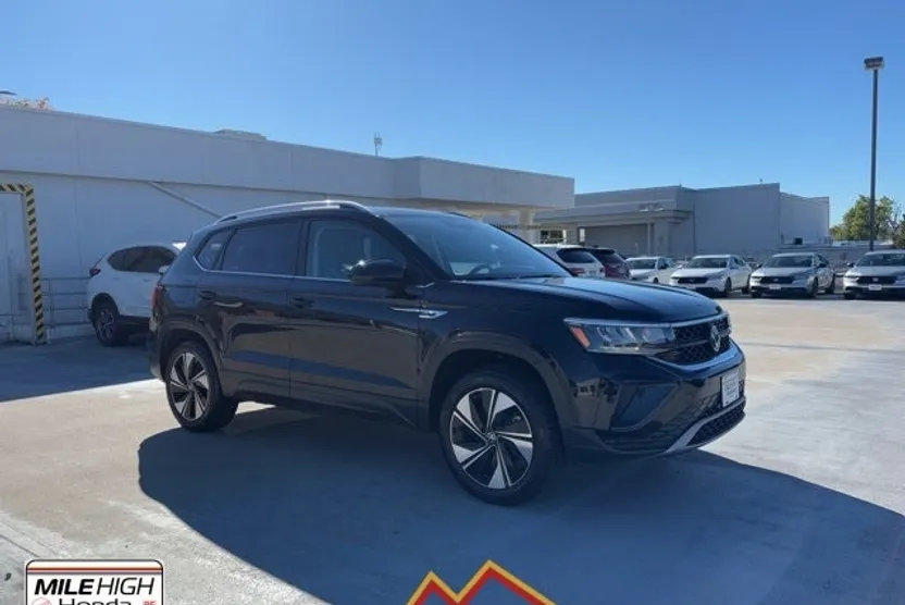 2024 Volkswagen Taos SE photo 1
