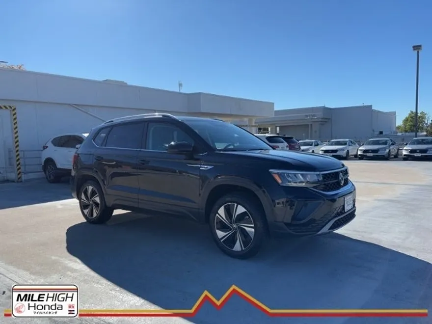 2024 Volkswagen Taos SE photo 1