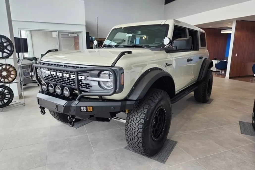 2025 Ford Bronco Badlands photo 1