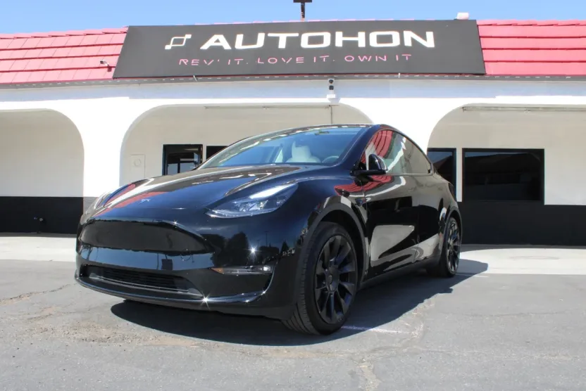 2024 Tesla Model Y Long Range photo 1