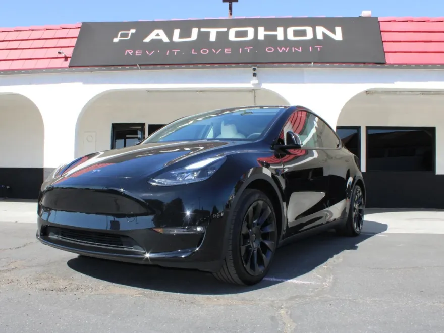2024 Tesla Model Y Long Range photo 1