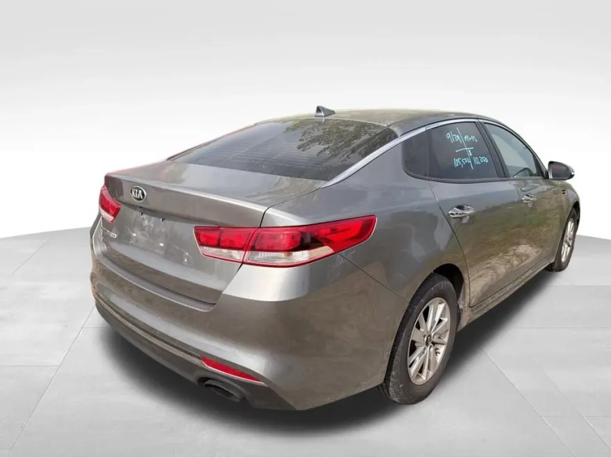 2016 Kia Optima LX photo 1