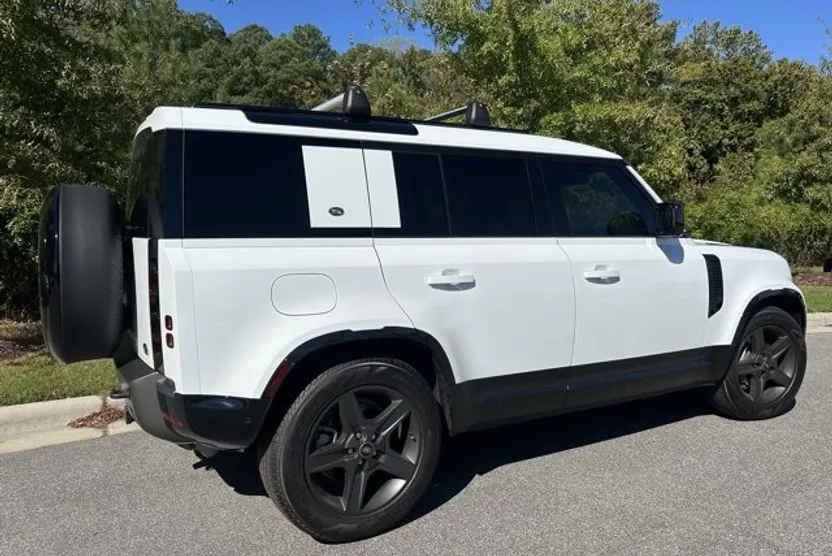 2023 Land Rover Defender X-Dynamic SE photo 1