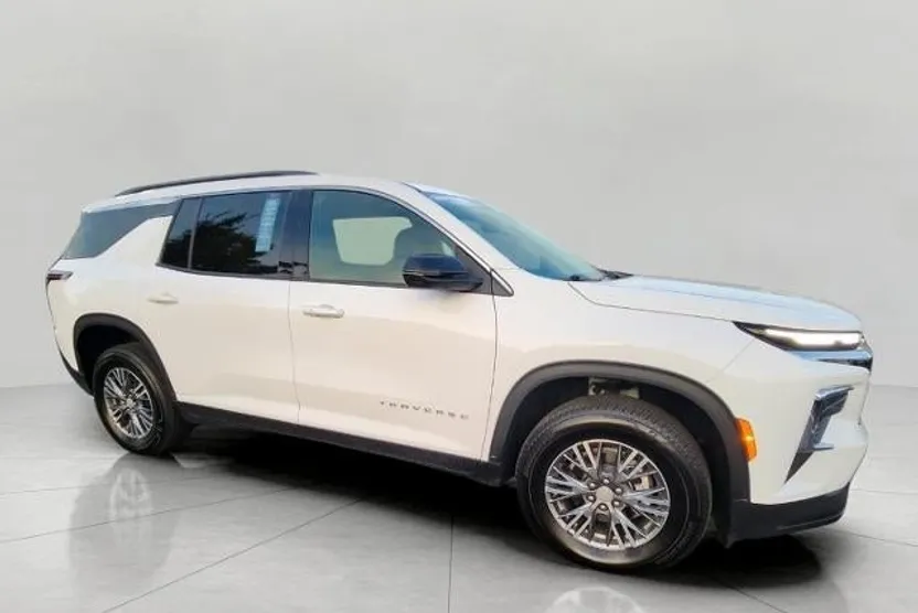 2025 Chevrolet Traverse photo 1