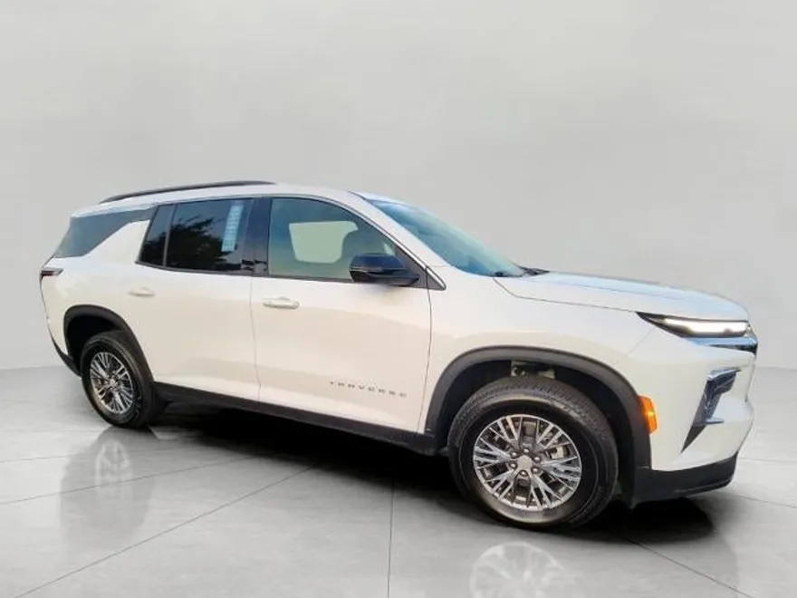 2025 Chevrolet Traverse photo 1