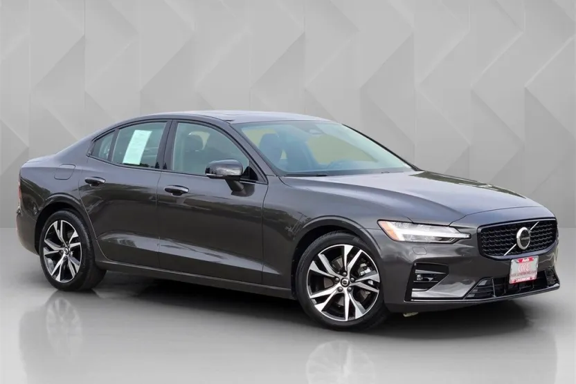 2025 Volvo S60 B5 Core photo 1