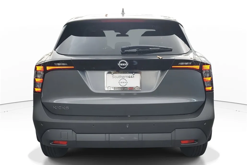 2025 Nissan Kicks SV photo 1