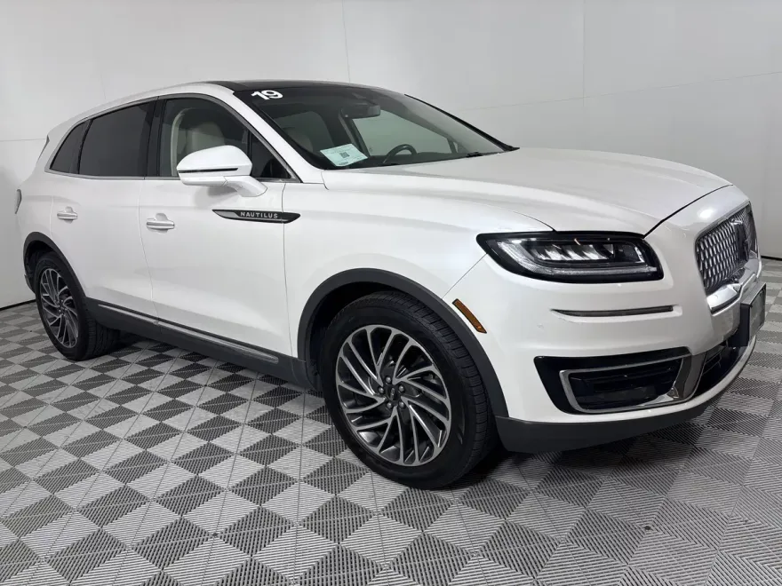 2019 Lincoln Nautilus Reserve photo 1