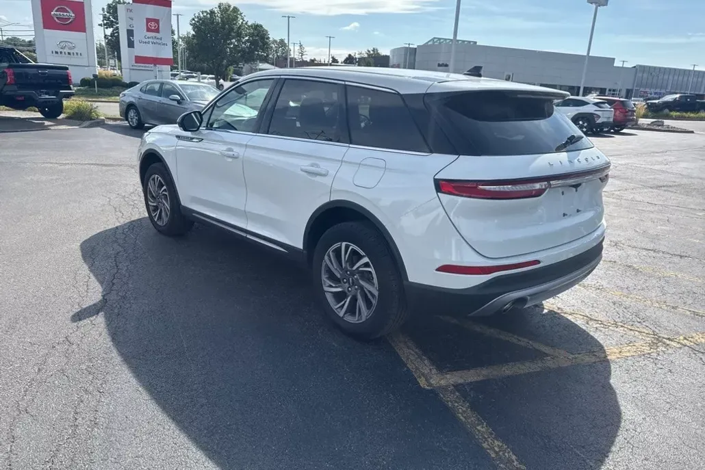 2023 Lincoln Corsair Standard photo 1
