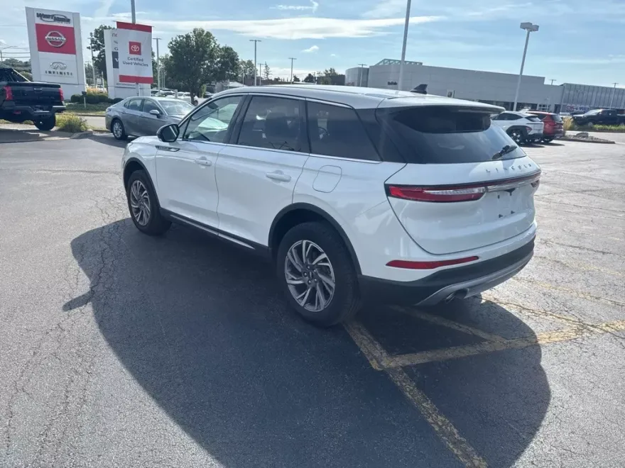 2023 Lincoln Corsair Standard photo 1