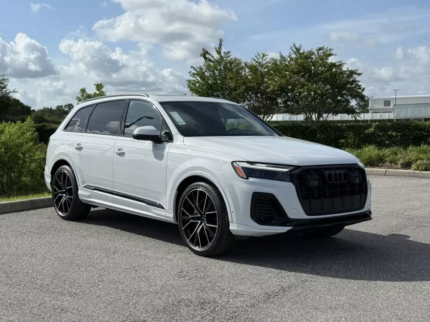 2025 Audi Q7 55 Premium Plus photo 1