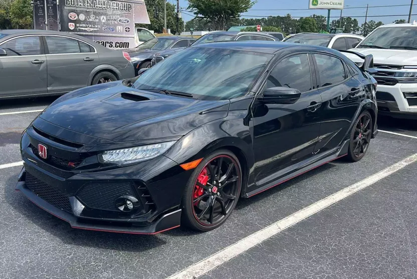 2017 Honda Civic Touring Hatchback photo 1