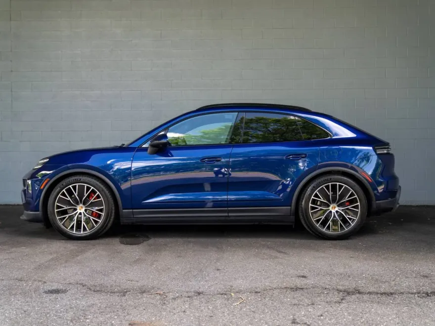 2025 Porsche Macan Electric photo 2