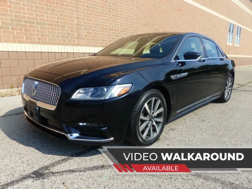 2017 Lincoln Continental photo 1