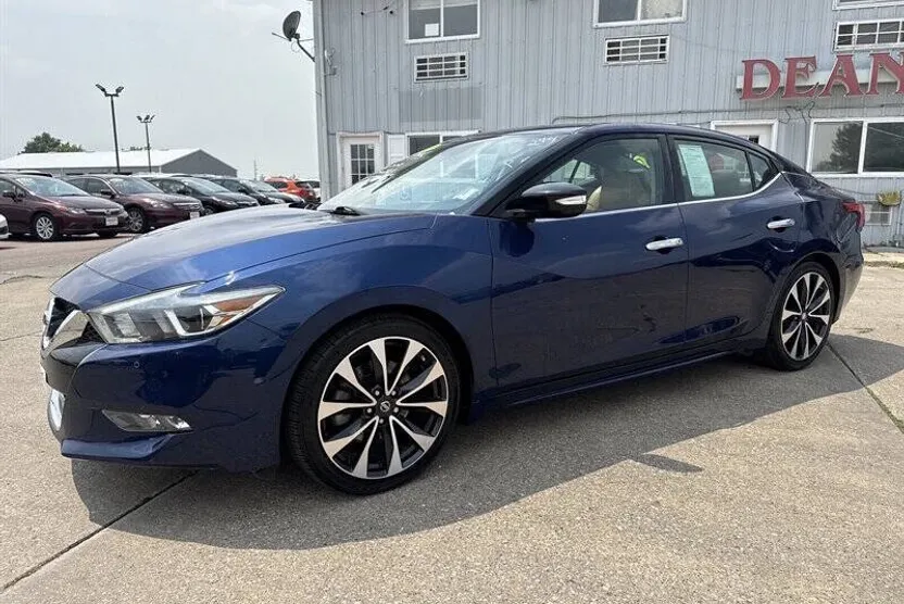 2017 Nissan Maxima SR photo 1