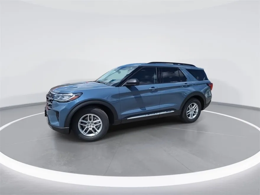 2025 Ford Explorer photo 1