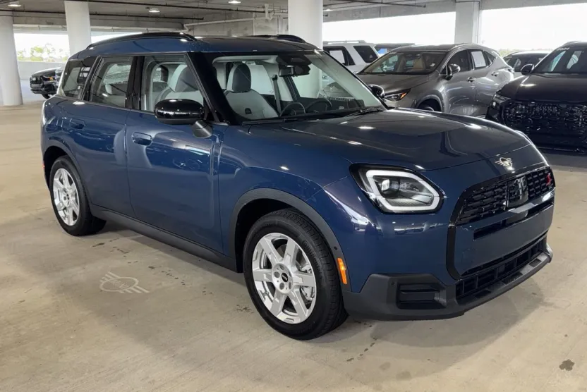 2025 Mini Countryman ALL4 Signature photo 1