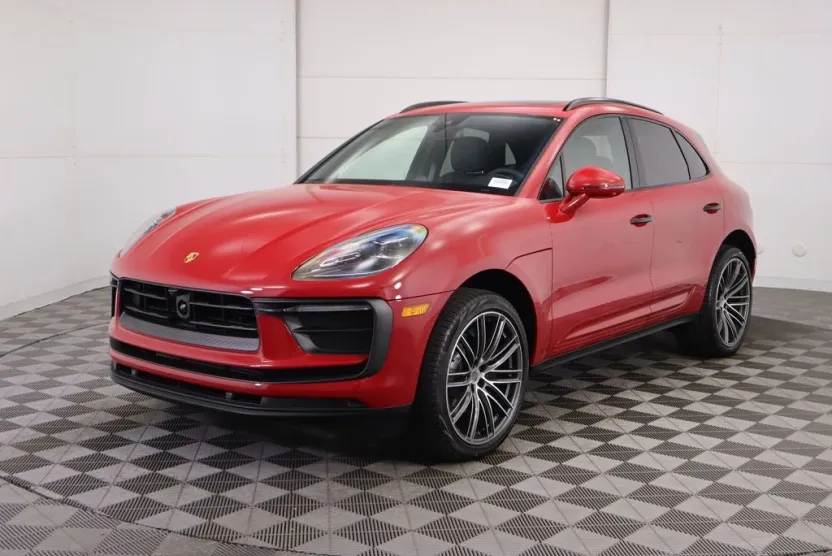 2025 Porsche Macan Base photo 1