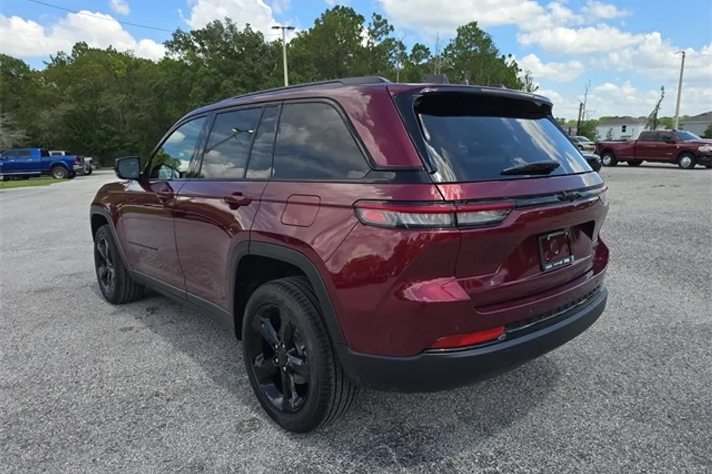 2025 Jeep Grand Cherokee Limited photo 1