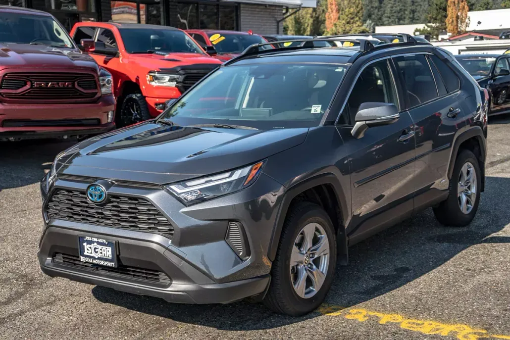 2023 Toyota RAV4 Hybrid XLE photo 1