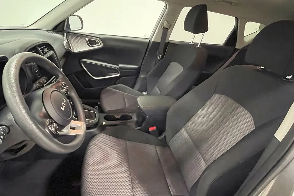 2023 Kia Soul LX photo 1