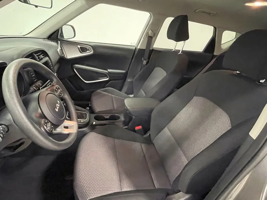 2023 Kia Soul LX photo 1