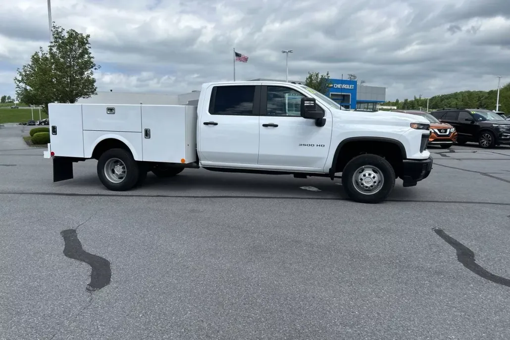 2025 Chevrolet Silverado 3500HD Work Truck photo 1