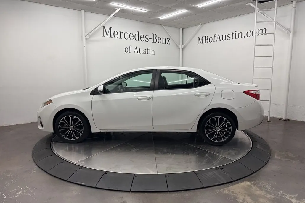 2015 Toyota Corolla Plus photo 1