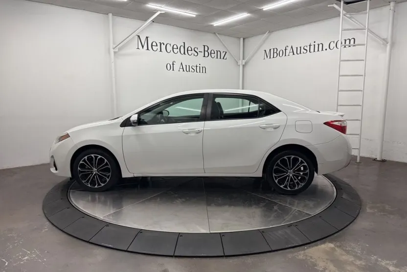2015 Toyota Corolla Plus photo 1