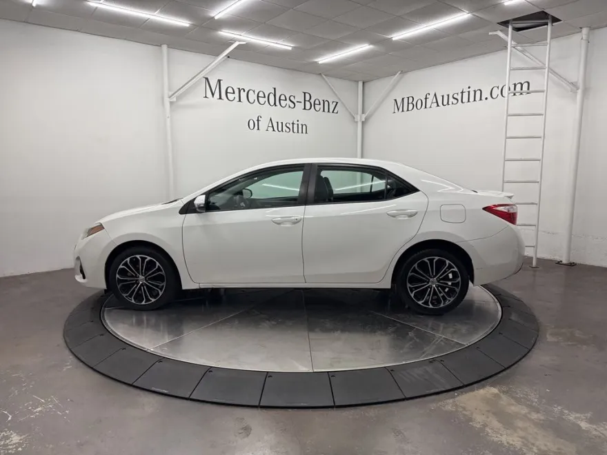 2015 Toyota Corolla Plus photo 1