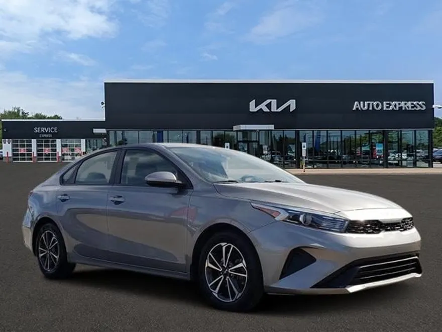 2023 Kia Forte LXS photo 1