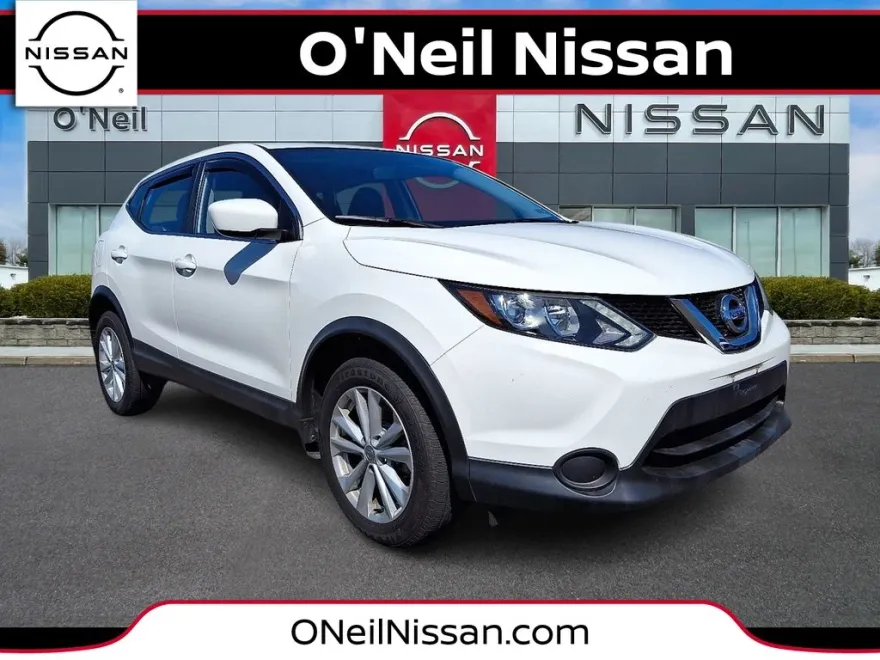 2017 Nissan Rogue Sport S photo 1