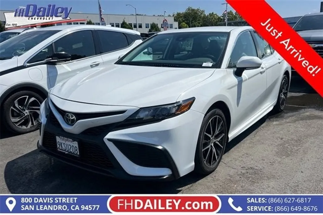 2024 Toyota Camry SE photo 1