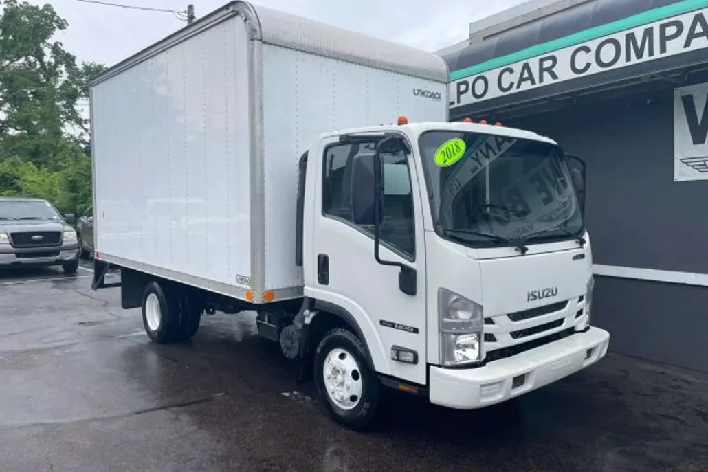 2018 Isuzu NPR photo 1
