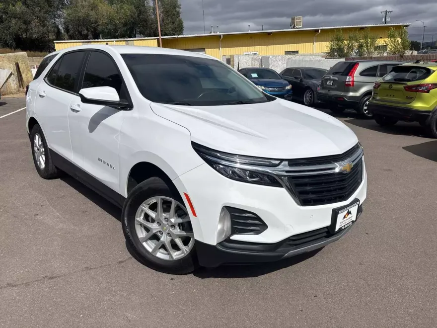 2022 Chevrolet Equinox LT photo 1