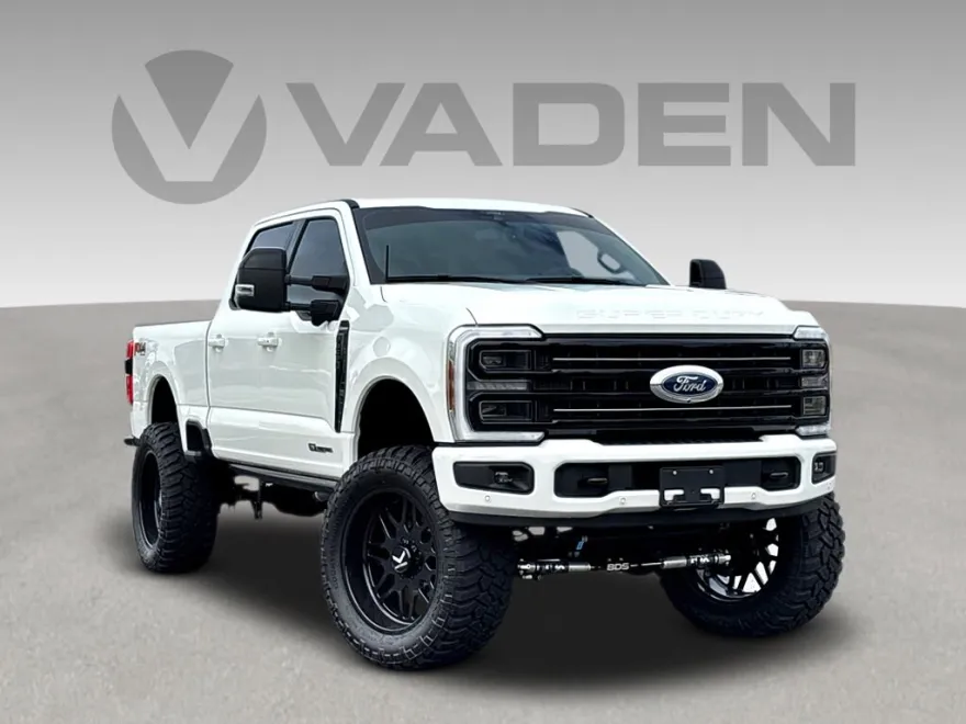 2025 Ford F-250 Platinum photo 1