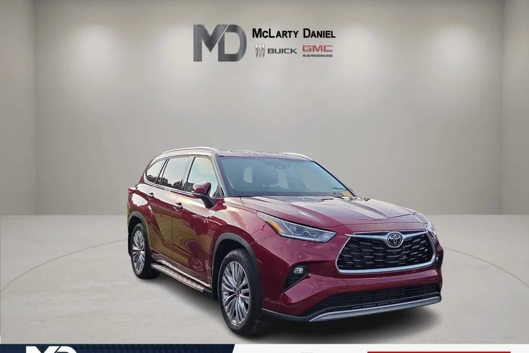 2023 Toyota Highlander L photo 1