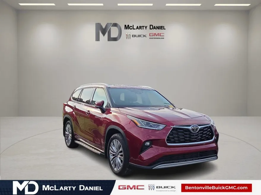 2023 Toyota Highlander L photo 1